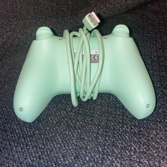 New 8Bitdo Wired Controller - Picture 5 of 8